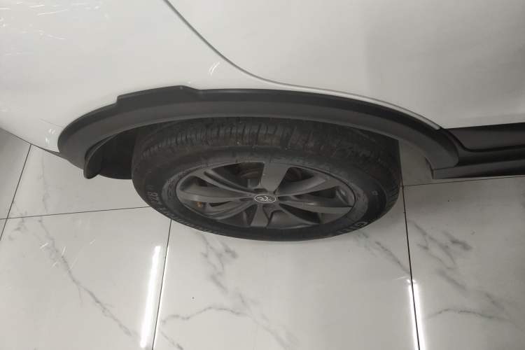 Used BYD Yuan New Energy 2019 EV535 Smart Connect Trendsetting Model Right Rear Wheel Hub