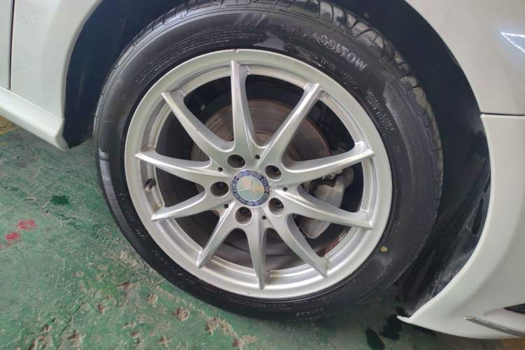 Used Mercedes-Benz B-Class 2012 B 180 Right Front Wheel Hub