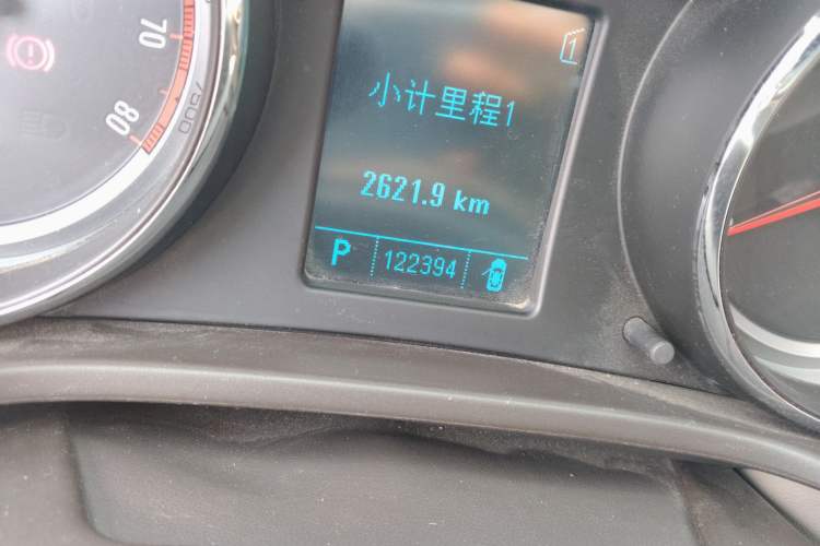 Used Buick Regal 2011 2.4L SIDI Elite Edition Odometer Close Up