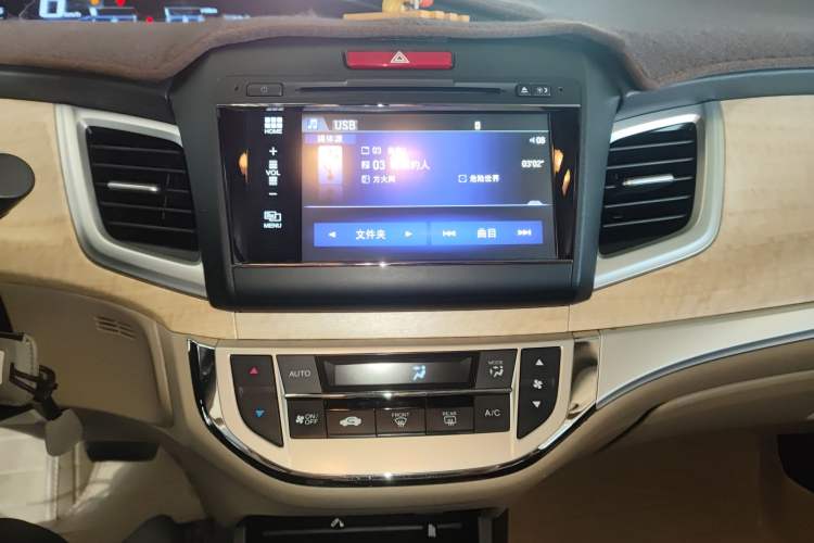 Used Honda Jade 2013 1.8L automatic Comfort version 5 seats Audio And AC Panel