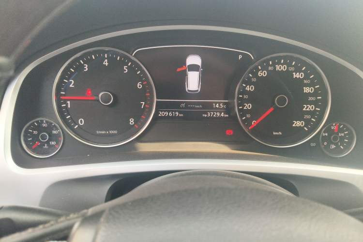 Used Volkswagen Touareg 2011 3.0 TSI Comfort Version Instrument Cluster