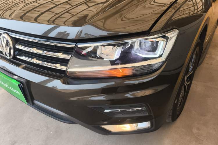 Used Volkswagen Tiguan L 2018 Revised Version 330TSI Automatic Two-Wheel Drive Comfort Edition Left Front Headlight