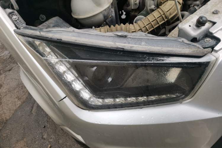 Used JMC Transit 2017 2.8T Commercial Version Short Wheelbase Low-Roof 6/7/8-Seater JX493 Right Front Headlight