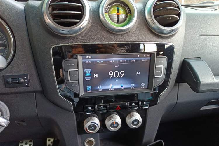 Used BAIC Off-Road BJ40 2016 40L 2.0T Manual Two-Wheel Drive Luxury Edition
