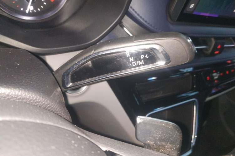 Used SAIC MAXUS Xintu V90 2024 ZhiJie 2.0T Automatic Front-Wheel-Drive Short Wheelbase Mid-Height Design with Single Rear Tire—5/6 Seater