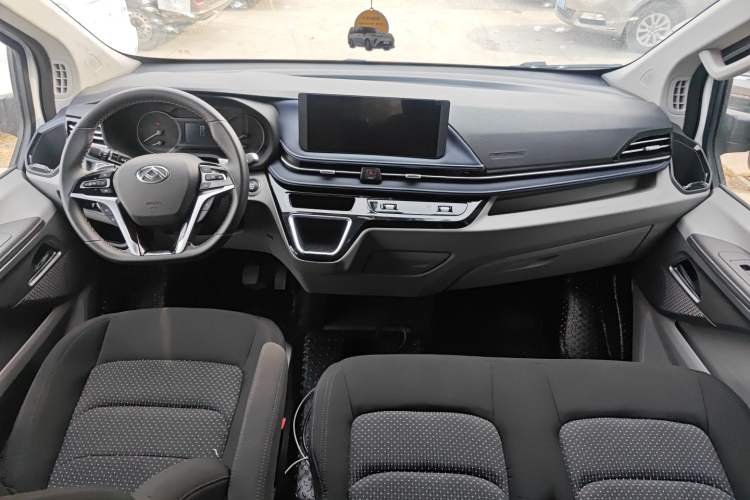 Used SAIC MAXUS Xintu V70 2023 2.0T Elite Edition Automatic Long Wheelbase Mid-Height 6/7 Seats