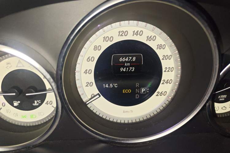 Used Mercedes-Benz E-Class 2014 E 260 Coupe Odometer Close Up