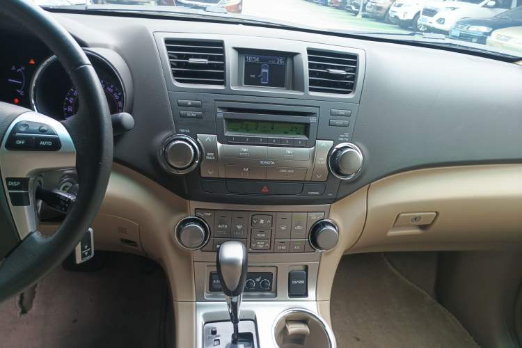 Used Toyota Highlander 2012 2.7L Two-Wheel Drive 7-Seater Luxury Edition Audio And AC Panel