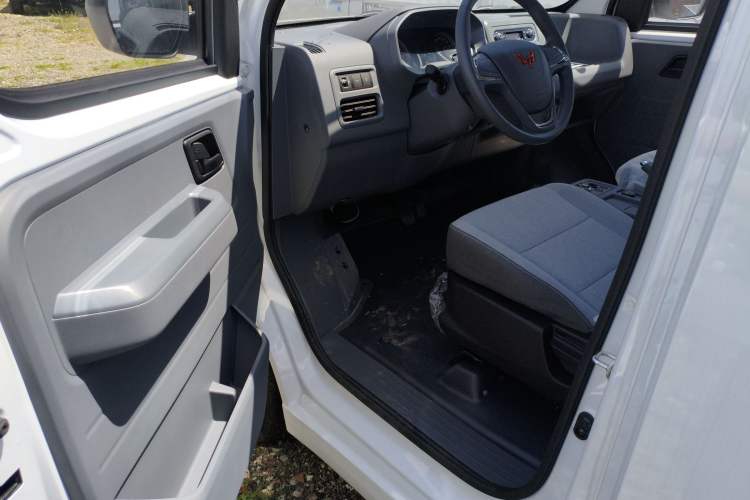 Used Wuling Yangguang 2025 Model 400km Bus Edition—Comfort Edition Driver Seat