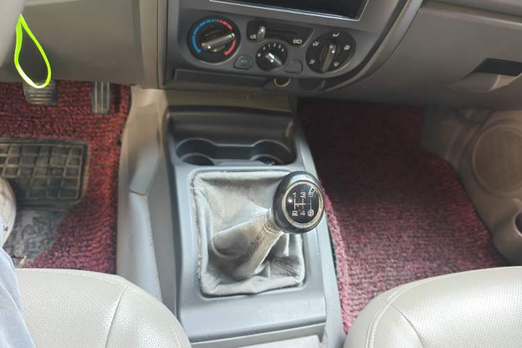 Used Great Wall Wingle 5 2011 2.2L Wealth Edition Two-Wheel Drive Small Double-Cab GW491QE
