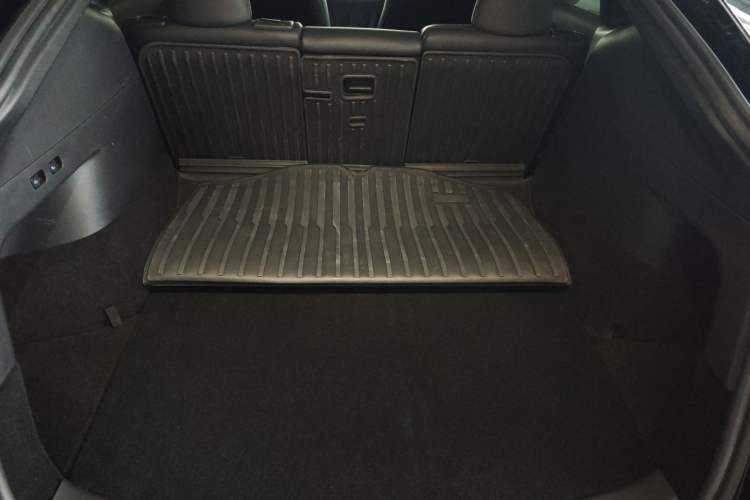 Used Tesla Model Y 2021 Standard Range Rear-Wheel Drive Version Trunk