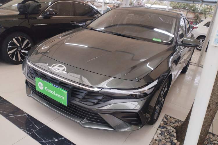 Used Hyundai Elantra 2023 1.5L CVT LUX Prestige Edition
