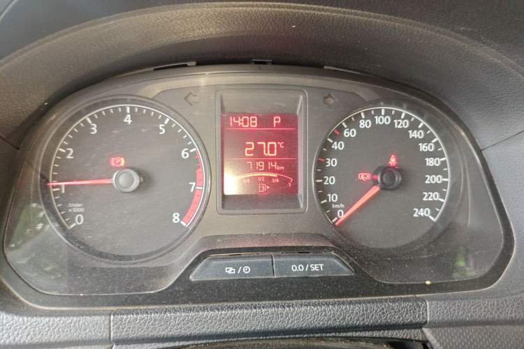 Used Volkswagen Jetta 2015 Value Edition 1.6L Automatic Fashion Version Instrument Cluster