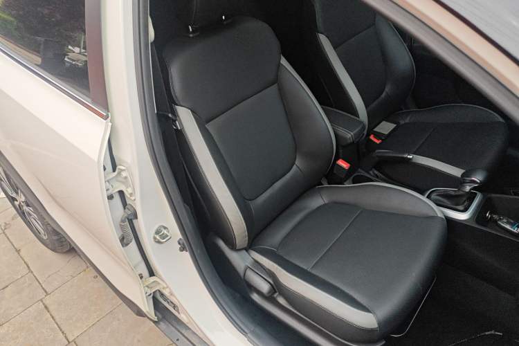 Used Kia kx1 Stonic 2021 1.4L CVT Sunroof Model