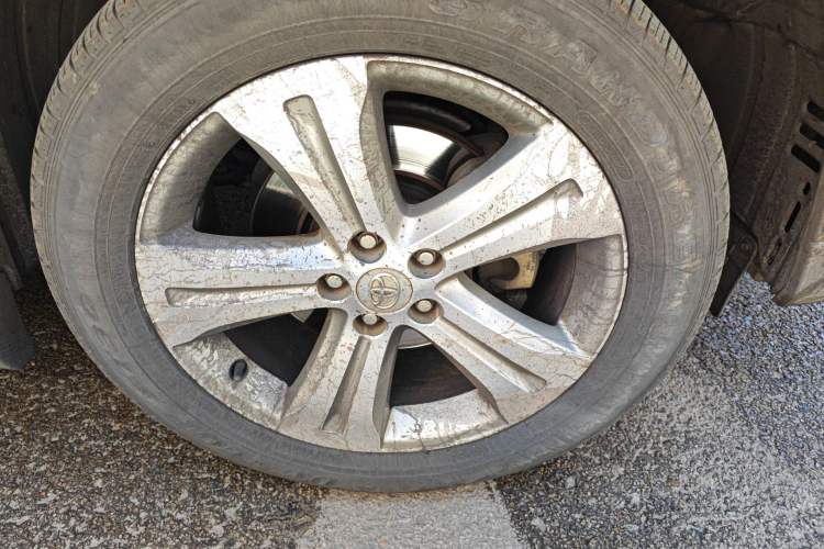 Used Toyota Highlander 2013 2.7L Two-Wheel Drive 7-Seater Zijin Edition Right Front Wheel Hub