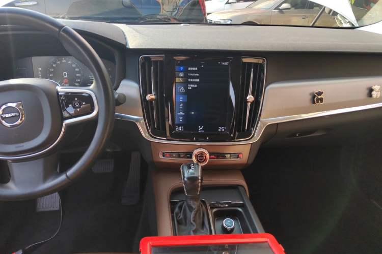 Used Volvo S90 2018 T4 Zhiyi Edition