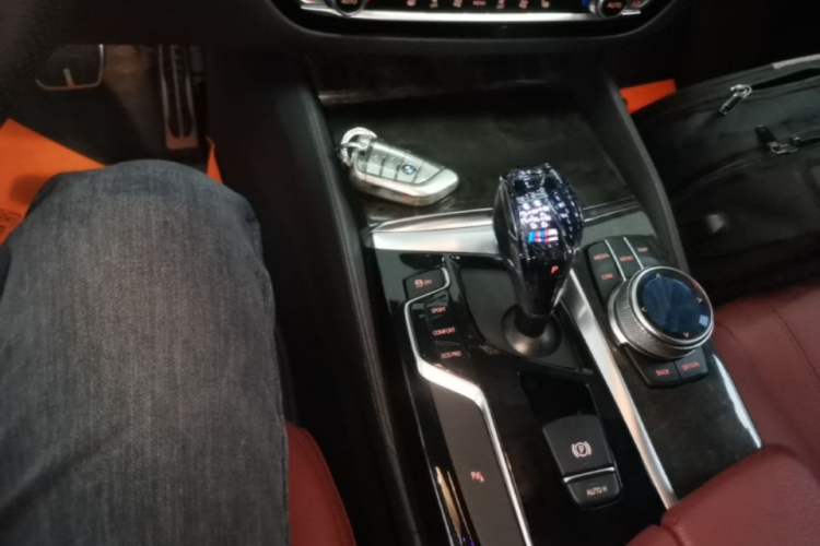 Used BMW 5 Series 2019 Facelifted 530Li Leading Edition M Sport Package Gear Lever