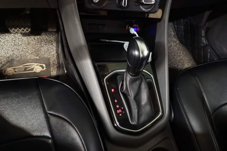 Used Jetta VS7 2020 1.4T Automatic "Thirty and Standing Firm" Edition Gear Lever