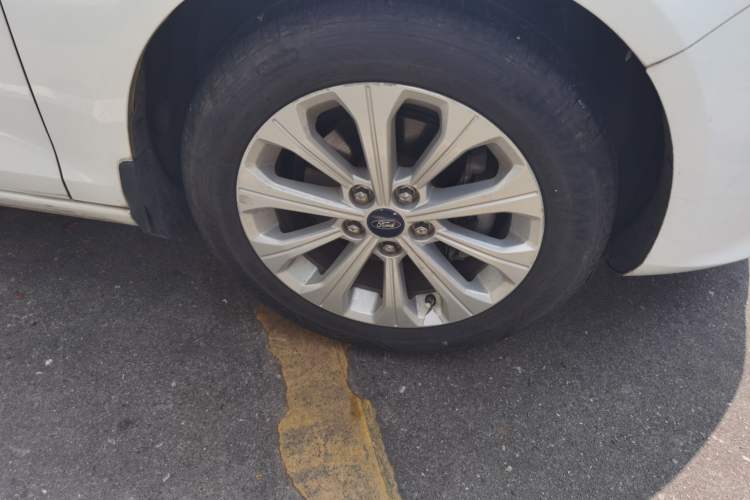 Used Ford Escort 2015 1.5L Automatic Fashion Model