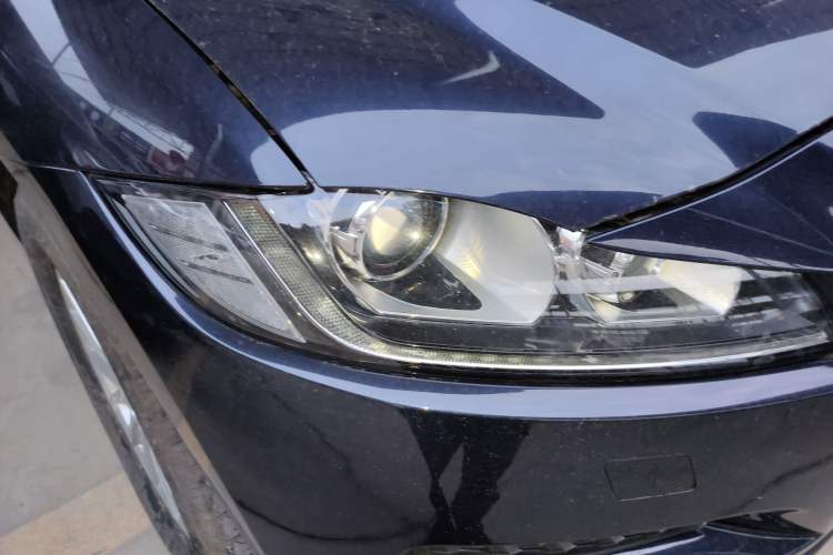 Used Jaguar F-PACE 2018 2.0T Four-Wheel Drive Urban Luxury Edition Right Front Headlight