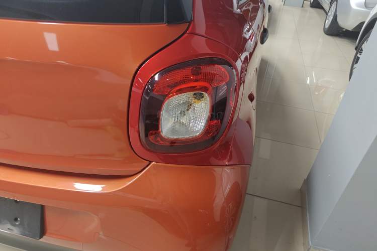 Used smart forfour 2018 1.0L 52 kW Dynamic Edition Exterior 3