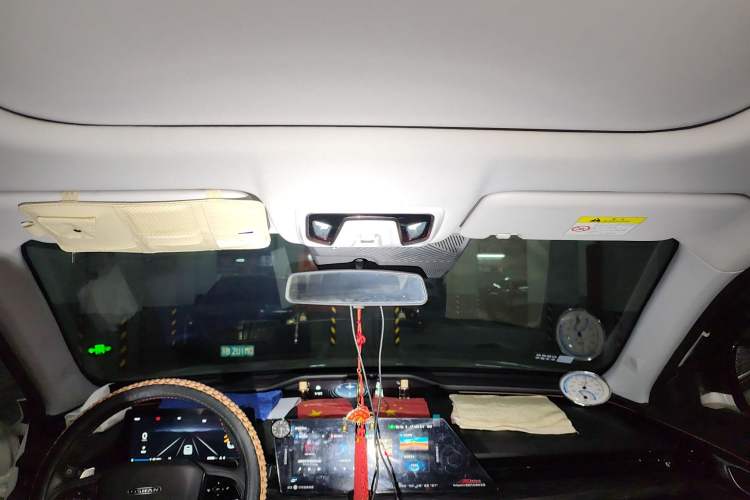 Used CHANGAN OSHAN Z6 2023 Blue Whale 1.5T DCT Smart-Led City Edition Headliner