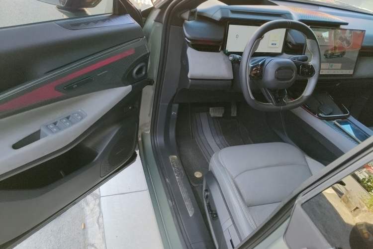 Used Lynk & Co 08 EM-P 2023 220km All-Wheel-Drive Performance Halo
