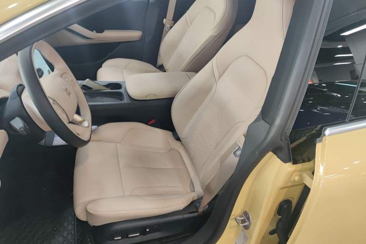 Used Nio ET5 2022 75 kWh Left Front Seat