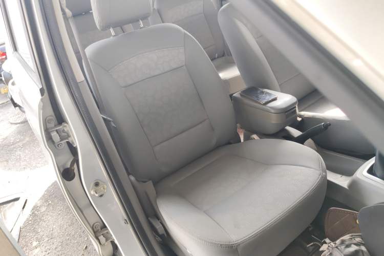 Used BAIC Weiwang M20 2014 1.5L practical type BJ415A Right Front Seat