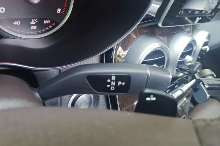 Used Mercedes-Benz GLC 2017 GLC 260 4MATIC Dynamic Edition Gear Lever