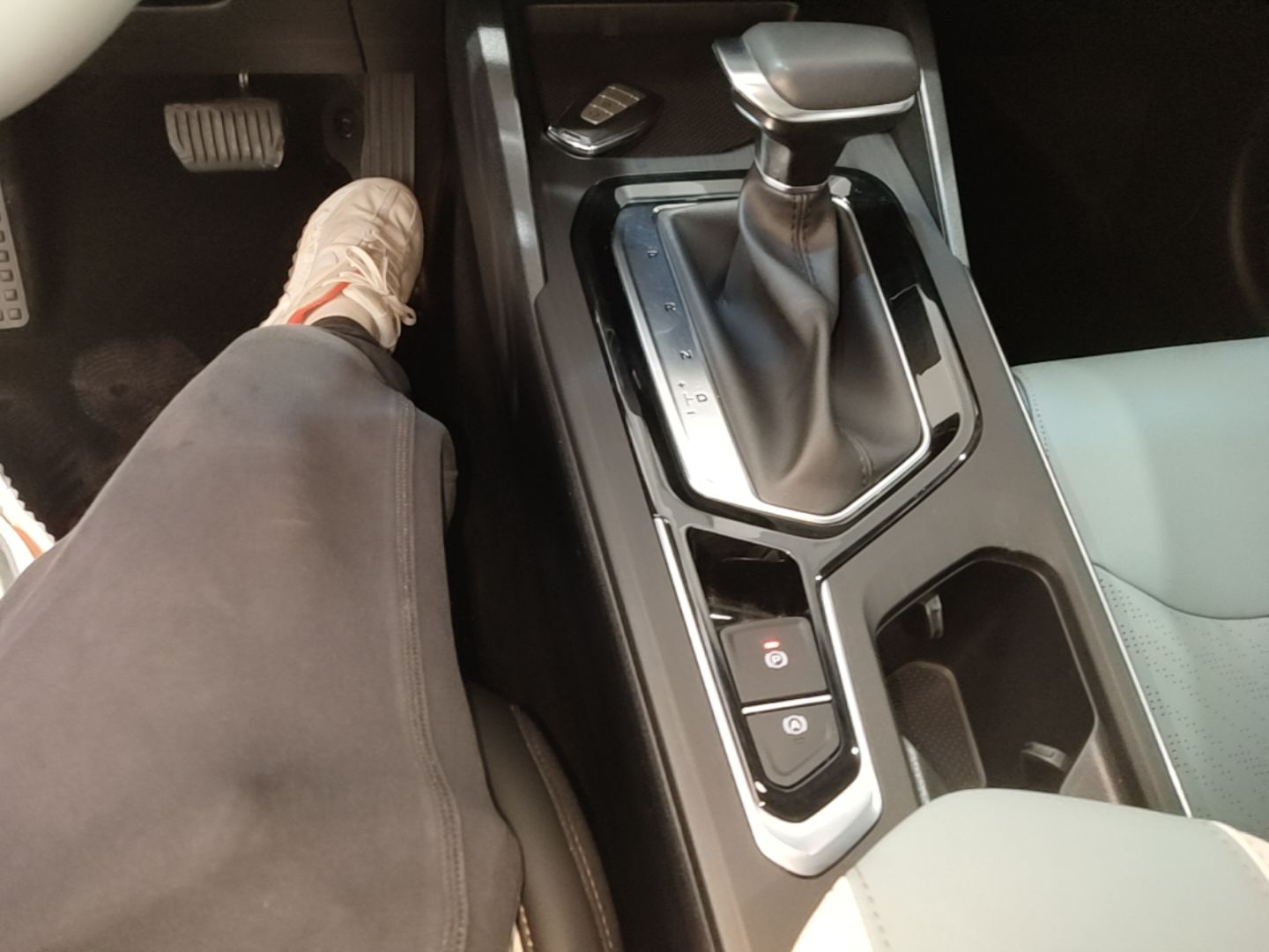 Geely Auto Emgrand S 2022 1.4T CVT Crossover Player Edition — снимка 16