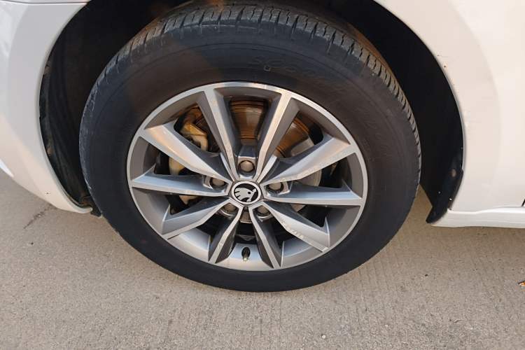 Used Skoda Octavia 2017 1.6L Manual Front-Wheel-Drive Version