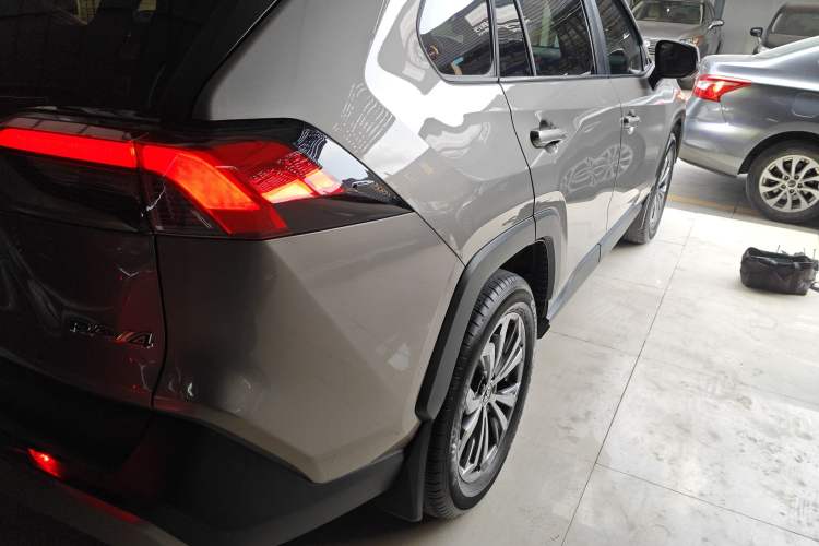 Used Toyota RAV4 2023 2.0L CVT Two-Wheel Drive Fashion Edition Exterior 2