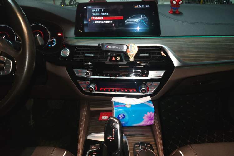 Used BMW 5 Series New Energy 2018 530Le Luxury Package Audio And AC Panel