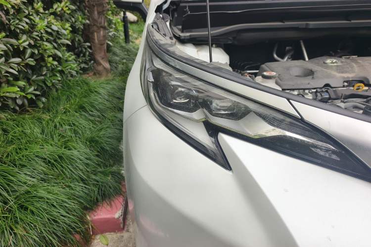 Used Toyota SIENNA 2023 2.5L Hybrid Platinum Edition Right Front Headlight