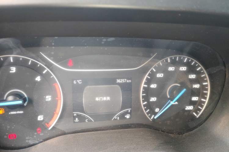 Used JMC Fushun 2022 2.0T Manual Multi-Function Passenger Vehicle Short Wheelbase Mid-Height Roof 6-Seater
