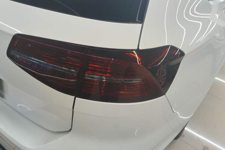 Used Volkswagen Variant 2016 380TSI Two-Wheel-Drive Style Edition Right Rear Taillight