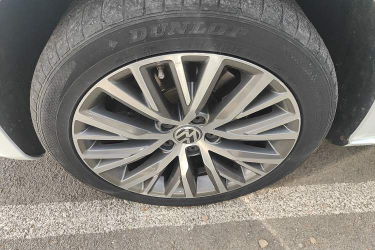 Used Volkswagen FAW-Volkswagen CC 2016 2.0 TSI Luxury Model Left Front Wheel Hub