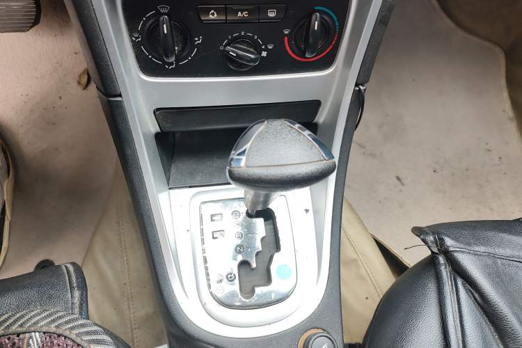 Used Peugeot 307 2010 Hatchback 1.6L Automatic Comfort Edition Gear Lever