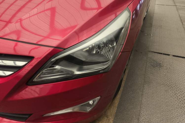 Used Hyundai Verna (older generation) 2014 1.4L Automatic Smart GLS Left Front Headlight