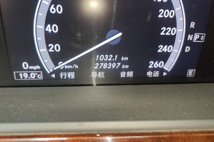 Used Mercedes-Benz S-Class 2010 S 350 L Luxury Model Odometer Close Up