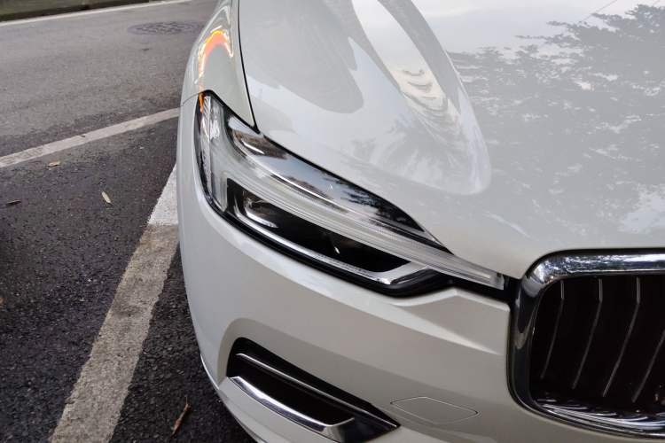 Used Volvo XC60 2019 T5 4x4 Smart Edition China V Standard Right Front Headlight