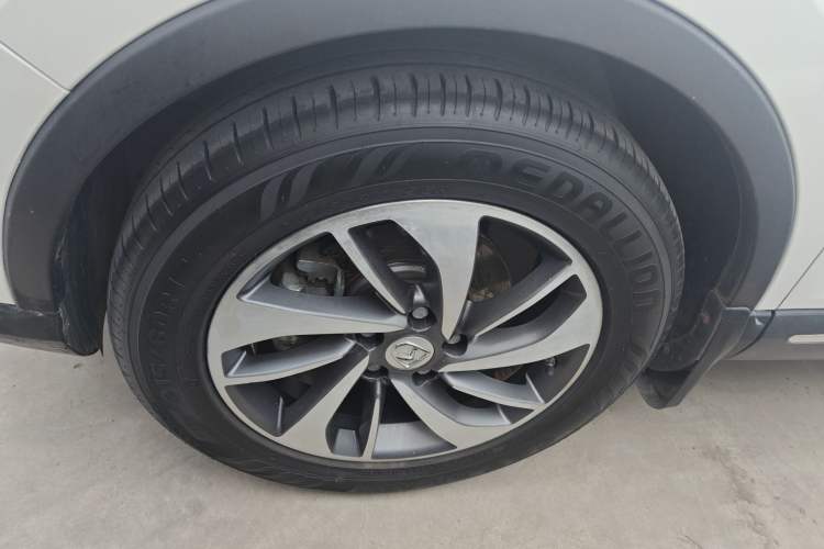 Used Baojun 560 2015 1.8L manual luxury version Left Front Wheel Hub