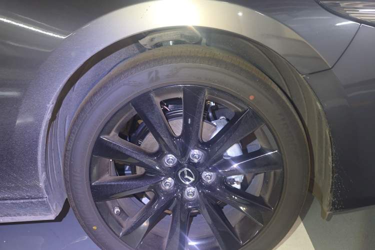 Used Mazda 3 Axela 2025 Model, 2.0L Automatic, Quality Excellence Edition Right Front Wheel Hub