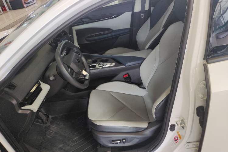 Used CHANGAN UNI-V iDD 2023 ZhiDian iDD 1.5T 113km Smart & Fun Version
