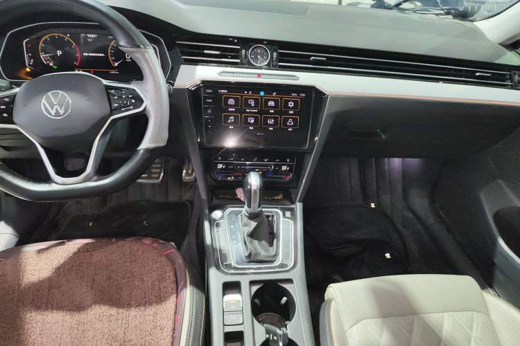 Used Volkswagen Magotan 2023 2 Million Units Commemorative Edition 330TSI DSG Luxury Version Audio And AC Panel