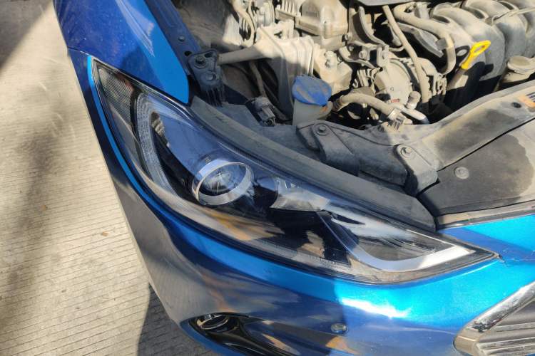 Used Hyundai Elantra (6th Generation / Lingdong) 2016 1.6L Automatic ZhiXuan · Luxury Version Right Front Headlight