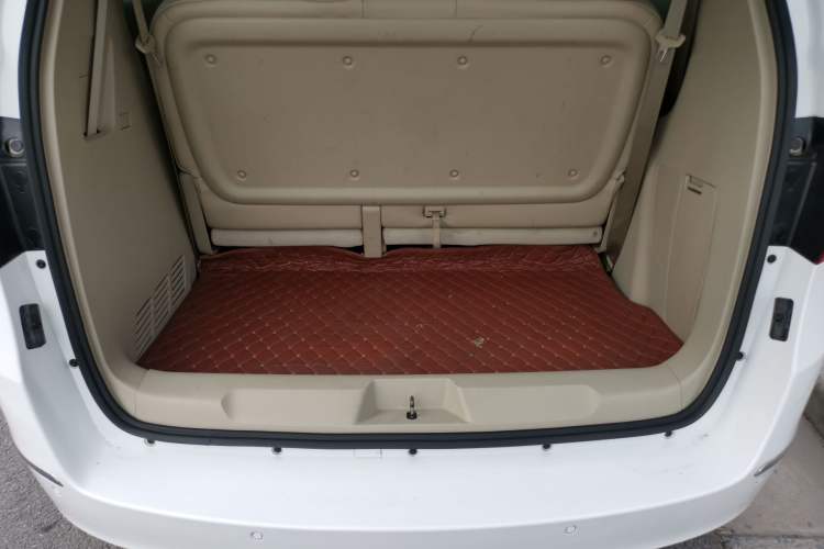 Used Buick GL8 2018 28T Luxury Model China VI Standard Trunk