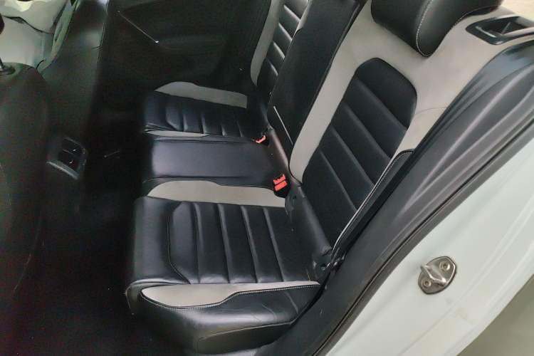 Used Volkswagen Golf 2017 280TSI Automatic R-Line Million-Vehicle Commemorative Edition Left Rear Seat