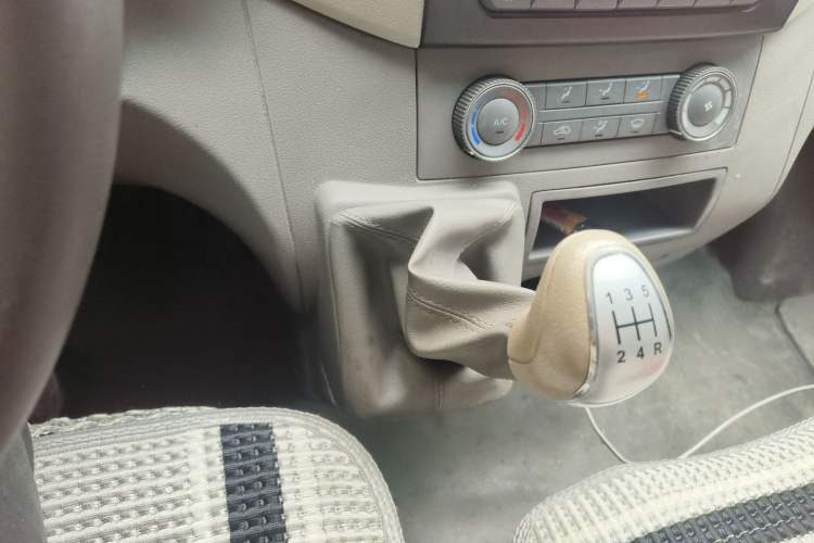 Used JAC Group Sunray 2019 1.9T Fuel-Efficient Platinum Edition 5-9 Seater Star Express
